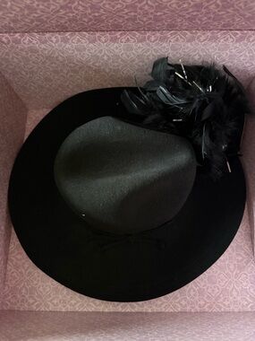 Scala Black Hat w Box & Pin    NWT